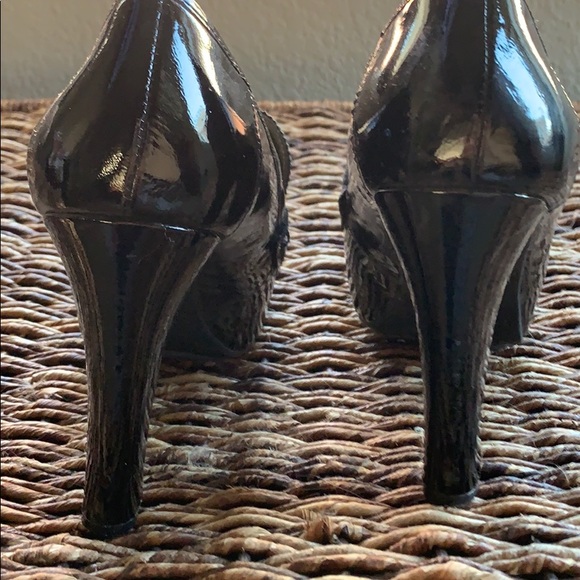 Me Too Black Patent Leather Heels - Picture 3 of 4
